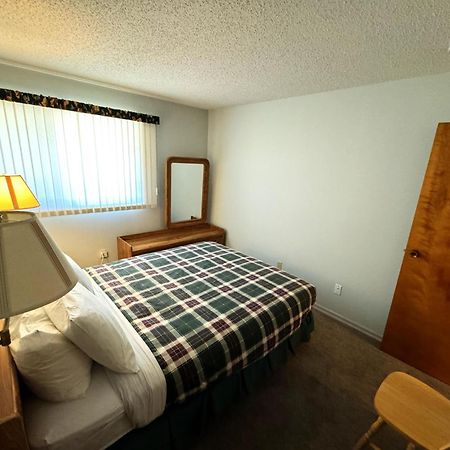 The Griz Inn By Park Vacation Management Fernie Bagian luar foto