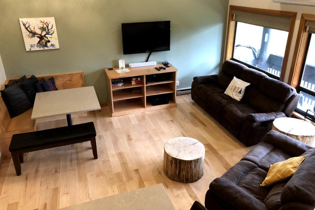 The Griz Inn By Park Vacation Management Fernie Bagian luar foto