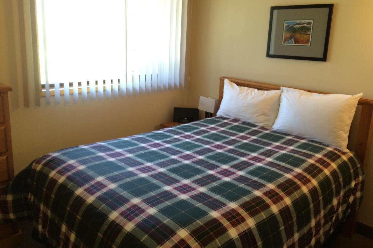 The Griz Inn By Park Vacation Management Fernie Bagian luar foto