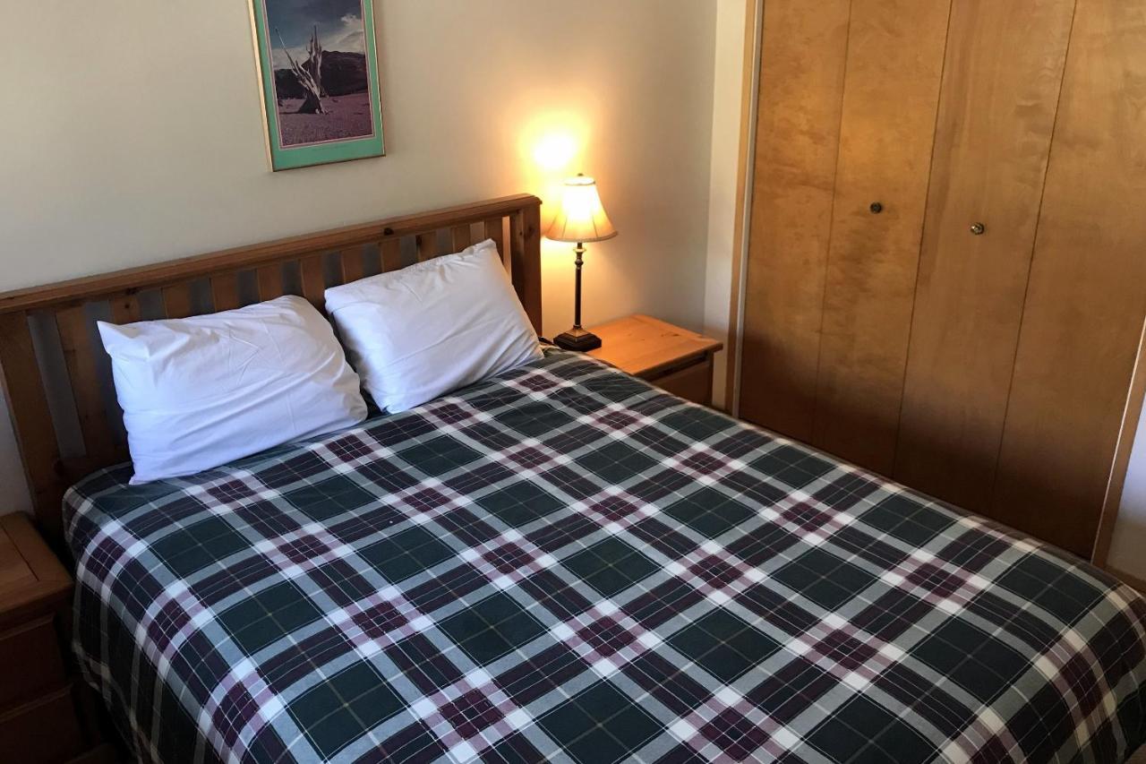 The Griz Inn By Park Vacation Management Fernie Bagian luar foto