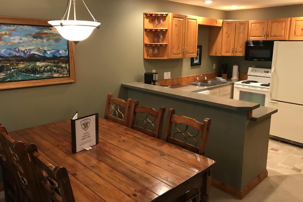 The Griz Inn By Park Vacation Management Fernie Bagian luar foto