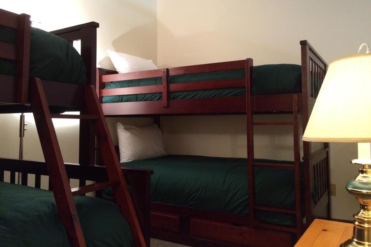 The Griz Inn By Park Vacation Management Fernie Bagian luar foto