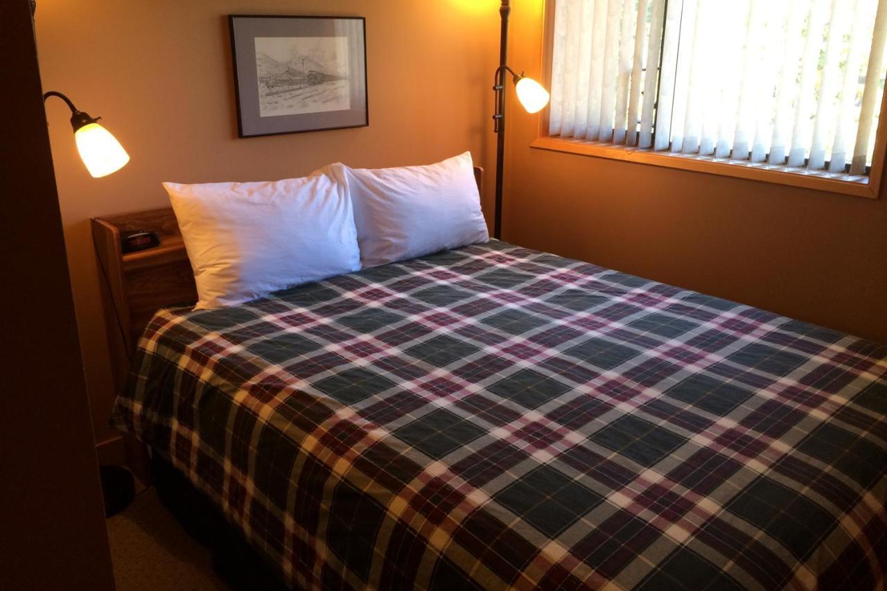 The Griz Inn By Park Vacation Management Fernie Bagian luar foto