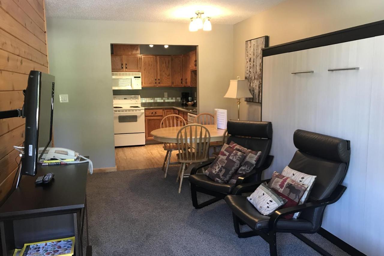 The Griz Inn By Park Vacation Management Fernie Bagian luar foto