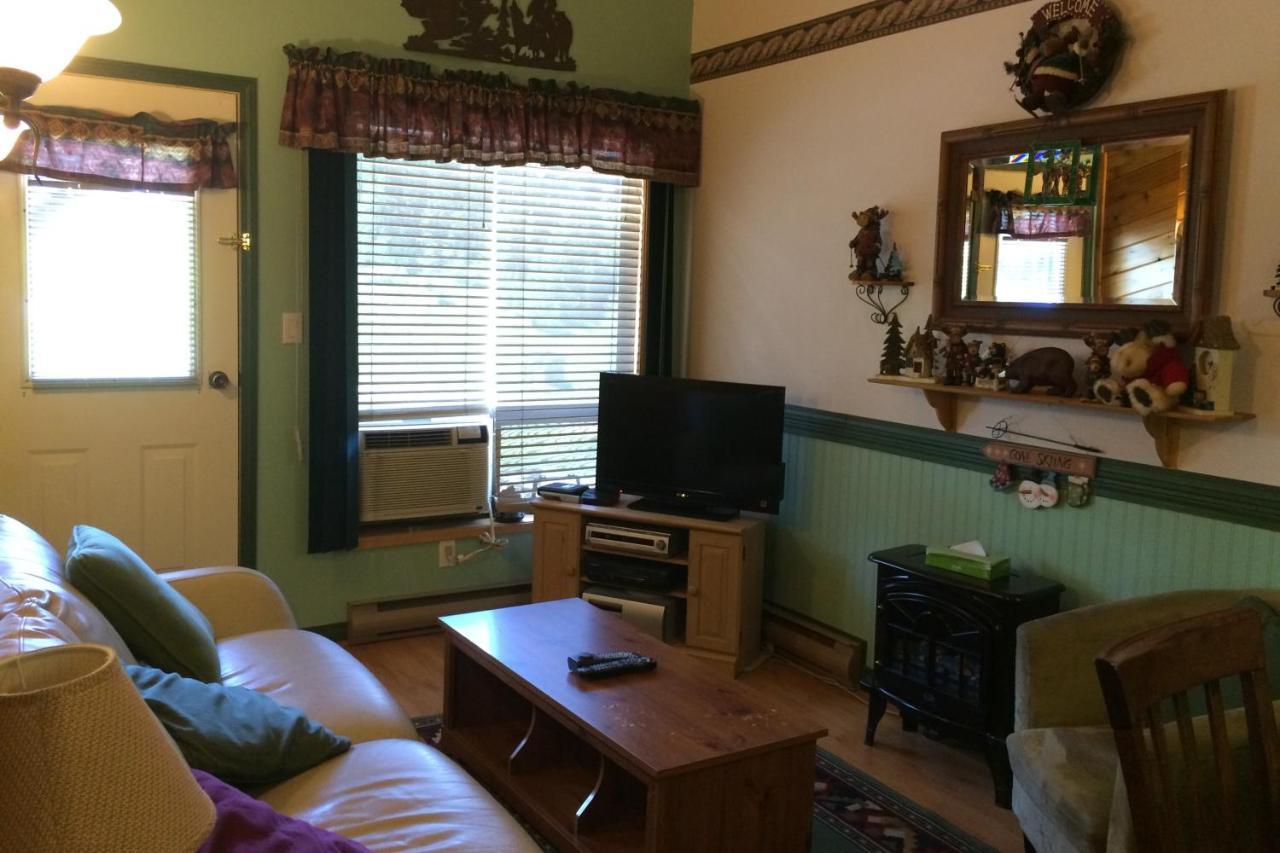 The Griz Inn By Park Vacation Management Fernie Bagian luar foto