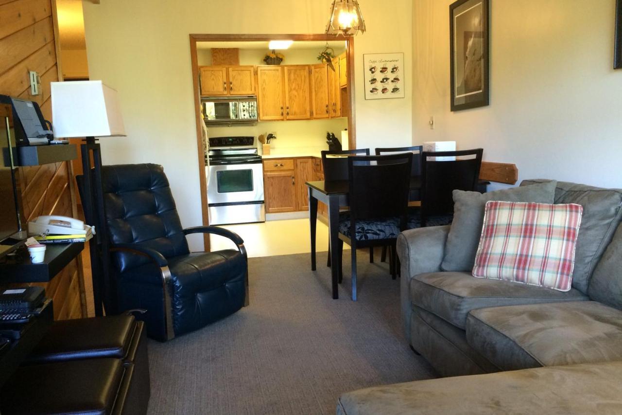 The Griz Inn By Park Vacation Management Fernie Bagian luar foto