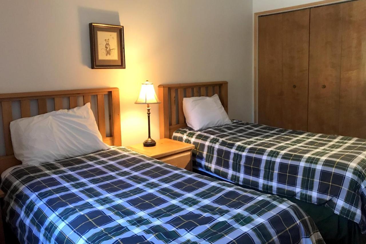 The Griz Inn By Park Vacation Management Fernie Bagian luar foto