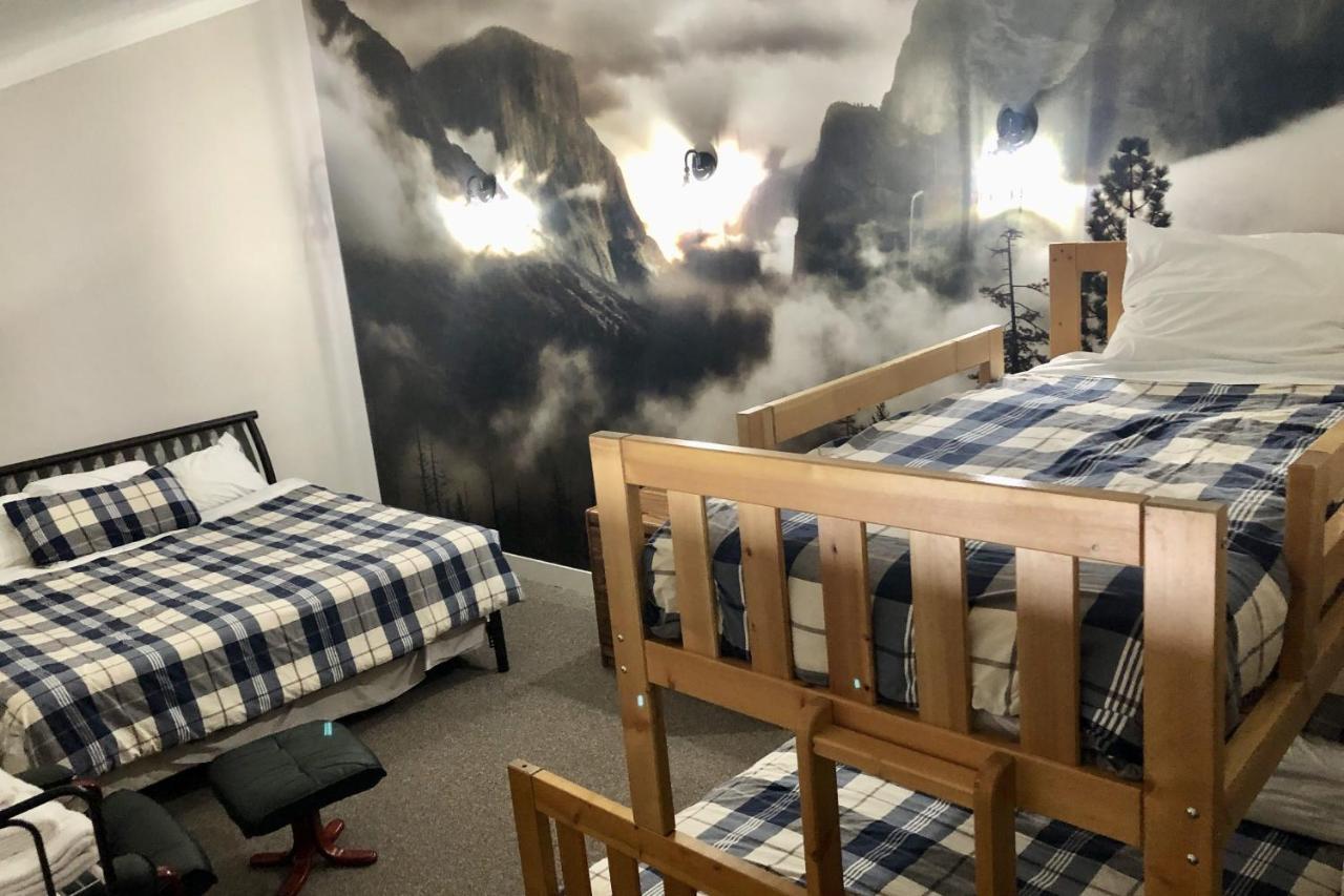 The Griz Inn By Park Vacation Management Fernie Bagian luar foto