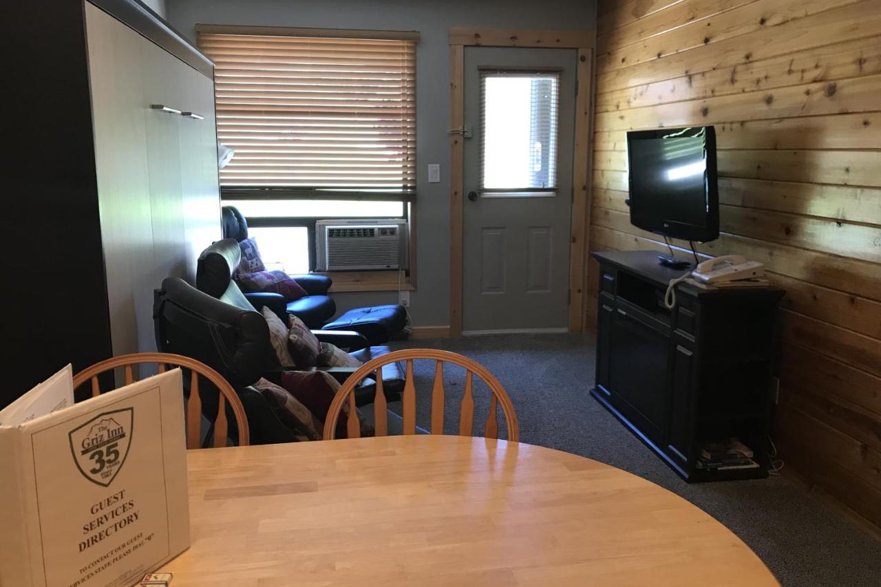 The Griz Inn By Park Vacation Management Fernie Bagian luar foto