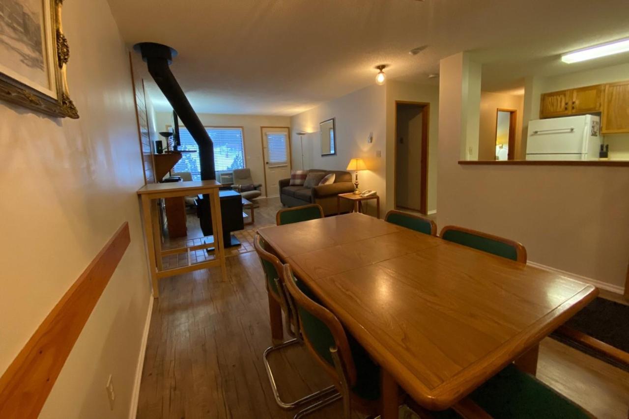 The Griz Inn By Park Vacation Management Fernie Bagian luar foto