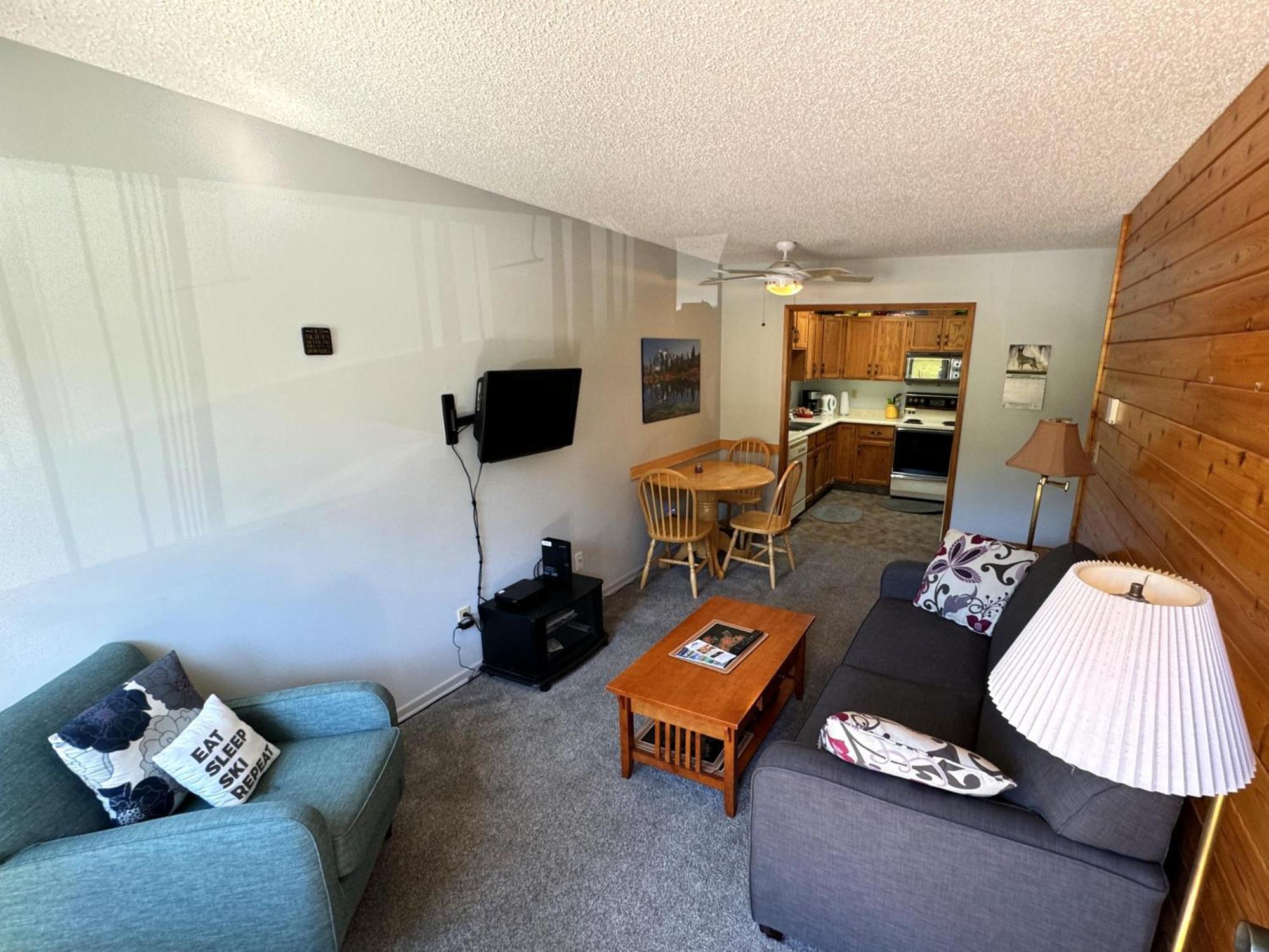 The Griz Inn By Park Vacation Management Fernie Bagian luar foto