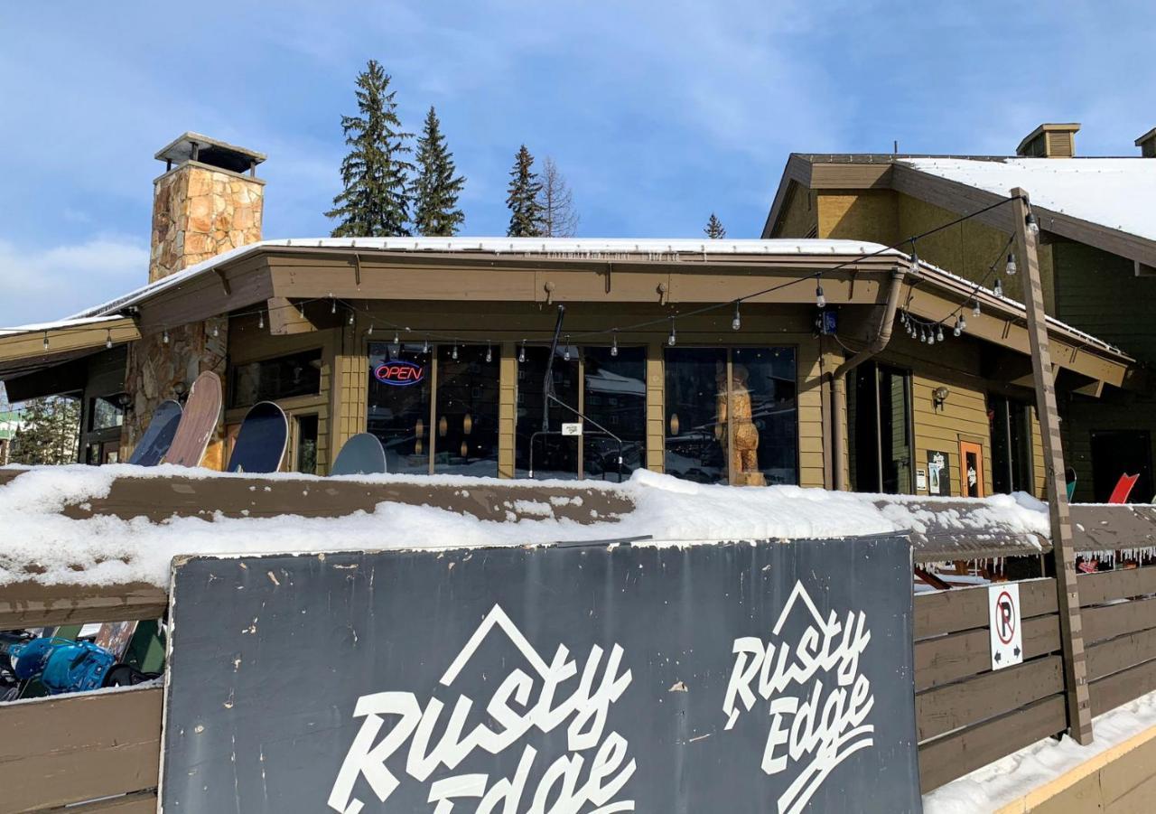 The Griz Inn By Park Vacation Management Fernie Bagian luar foto