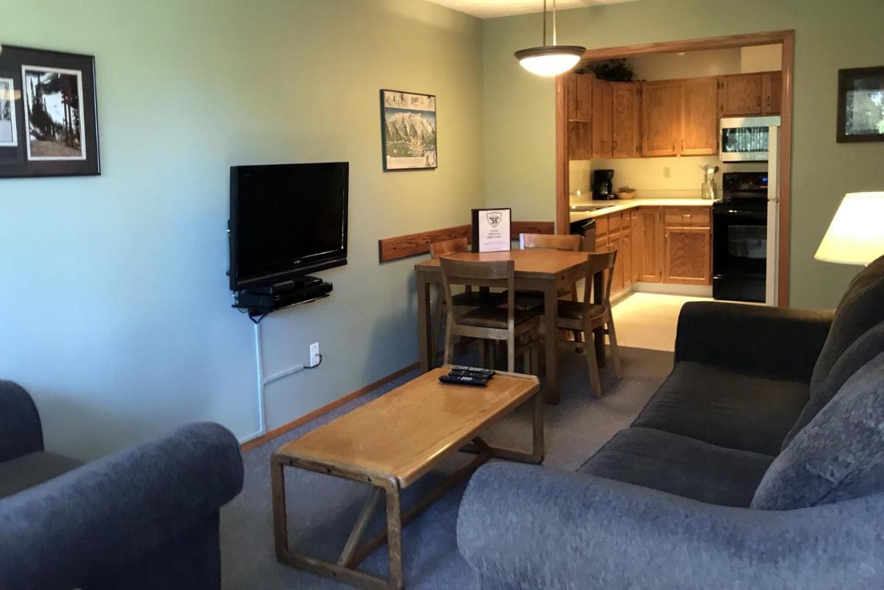 The Griz Inn By Park Vacation Management Fernie Bagian luar foto
