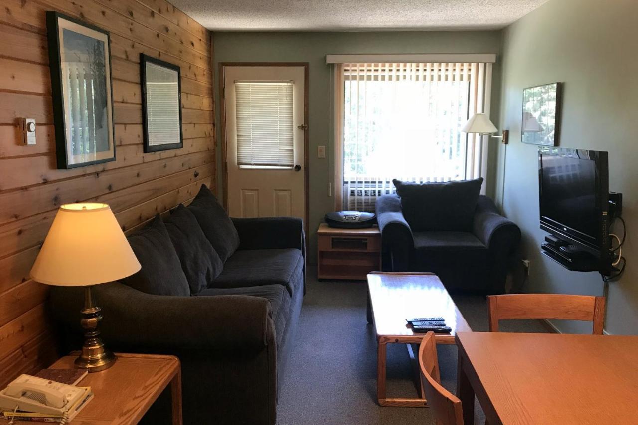 The Griz Inn By Park Vacation Management Fernie Bagian luar foto